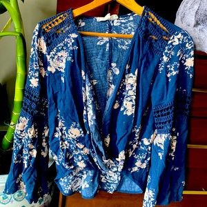 Long sleeve with ruffle sleeves